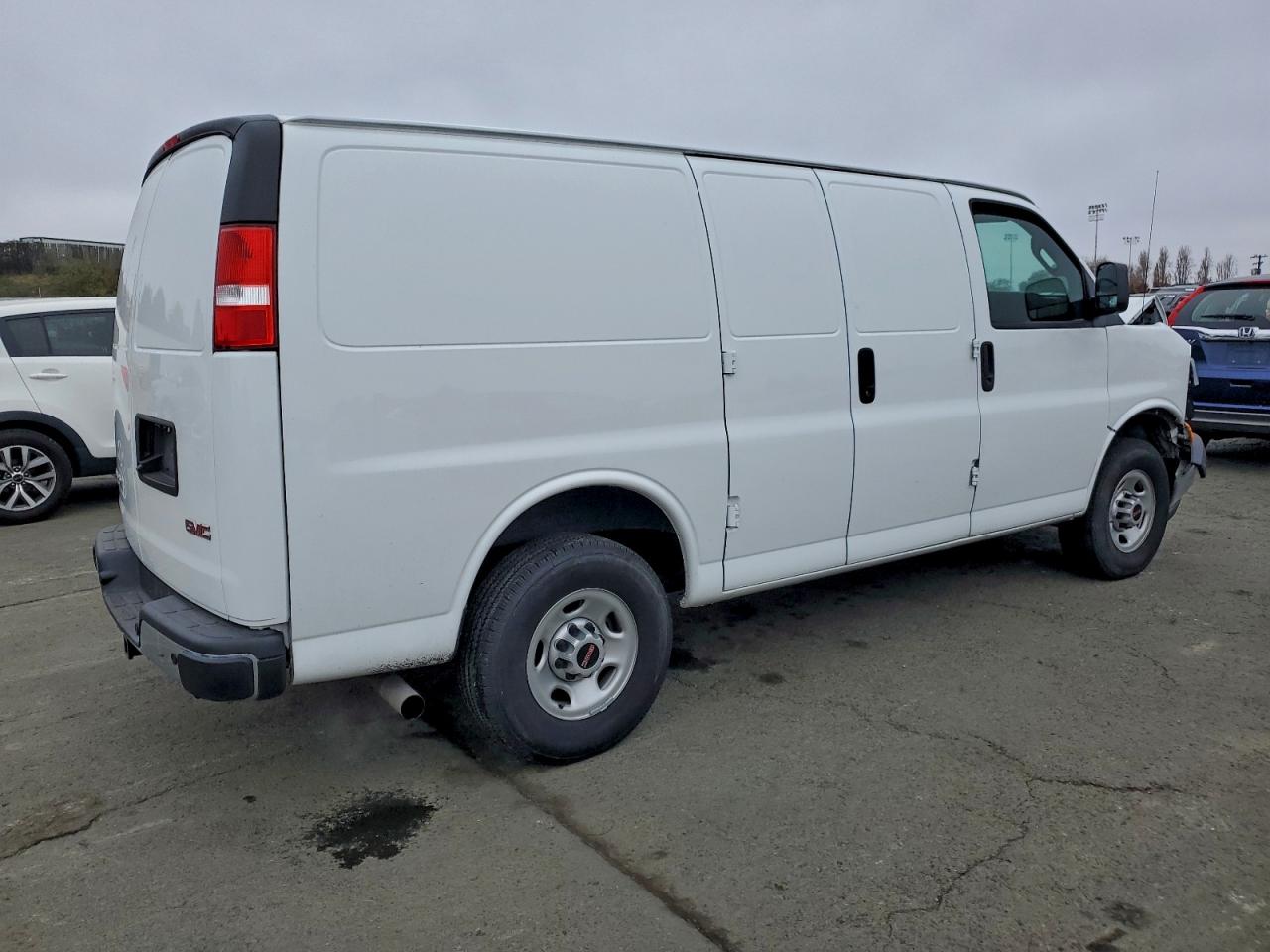 2024 GMC SAVANA DELIVERY VAN photo 3