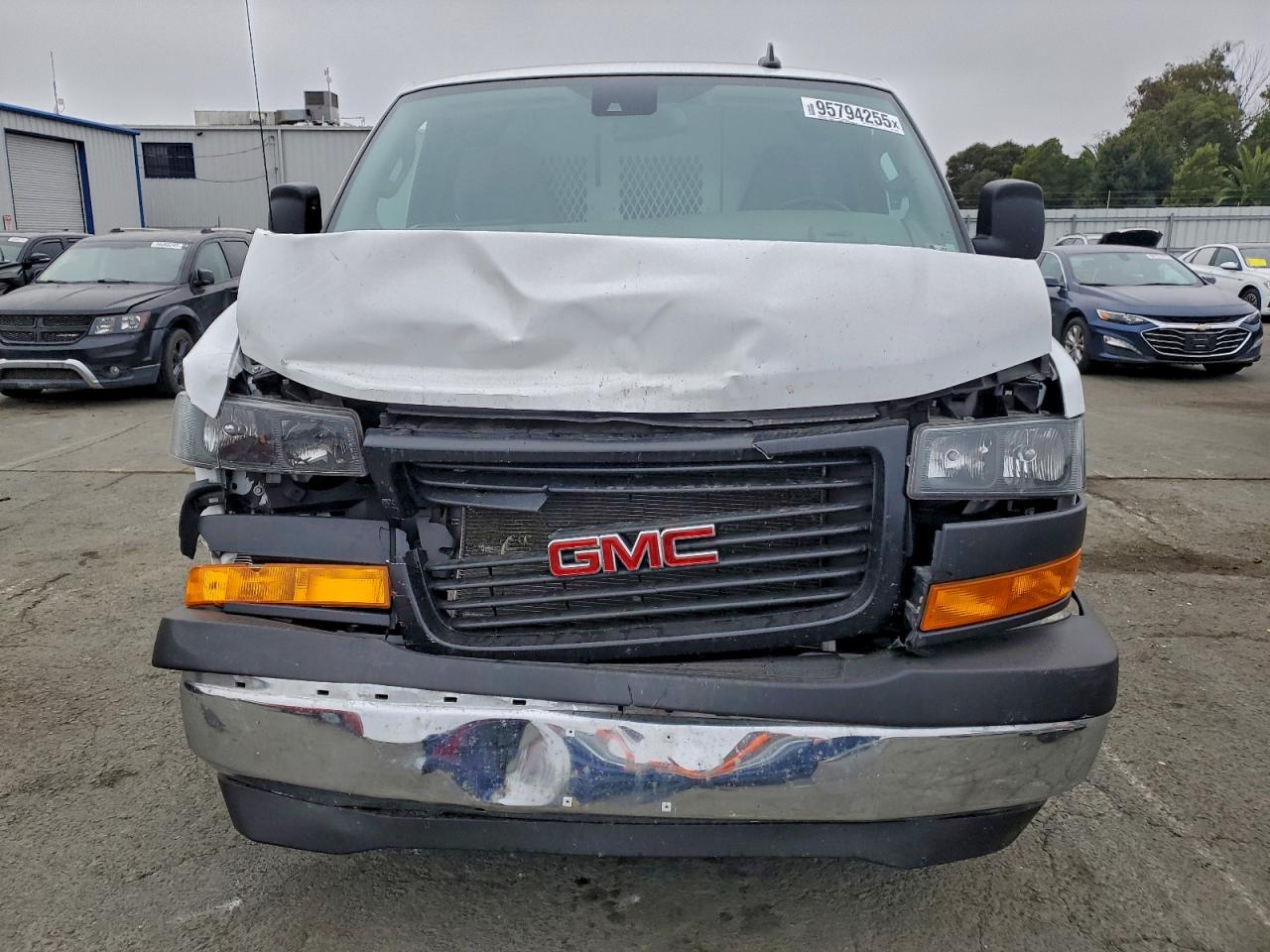 2024 GMC SAVANA DELIVERY VAN photo 5