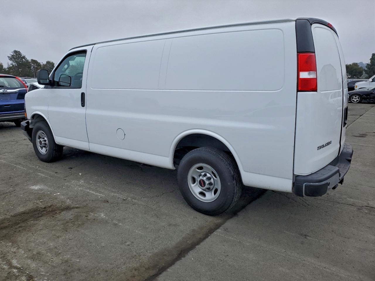 2024 GMC SAVANA DELIVERY VAN photo 2