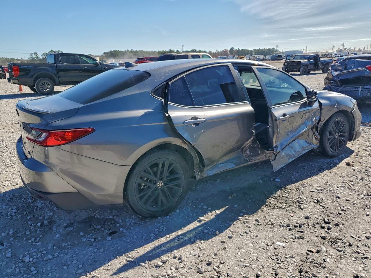 2025 TOYOTA CAMRY SE photo 3