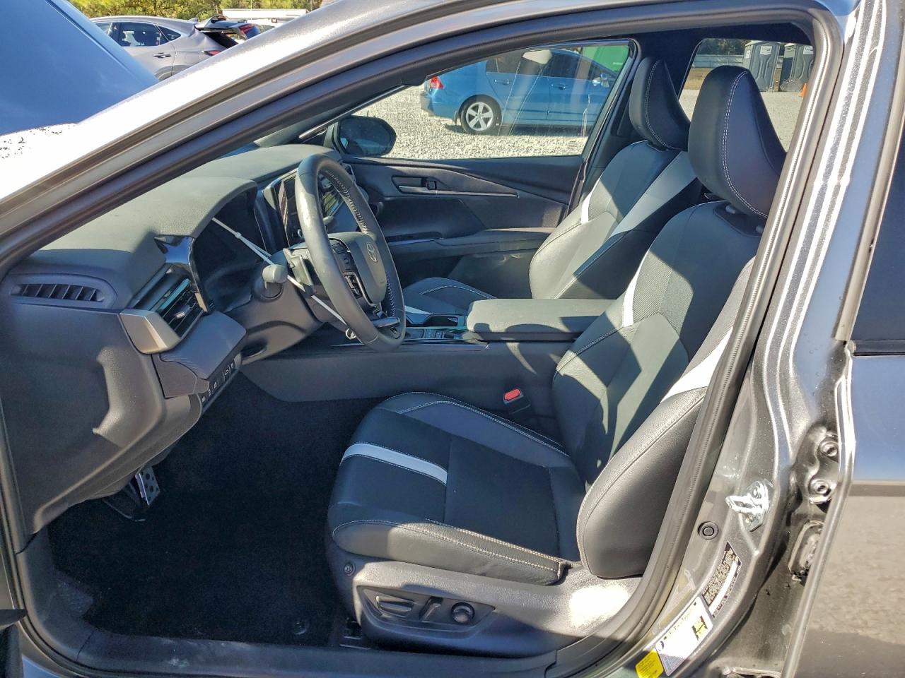 2025 TOYOTA CAMRY SE photo 7