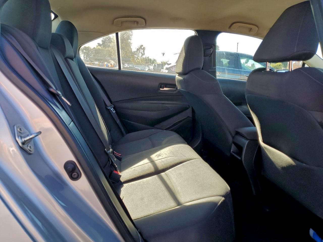 2021 TOYOTA COROLLA LE photo 10