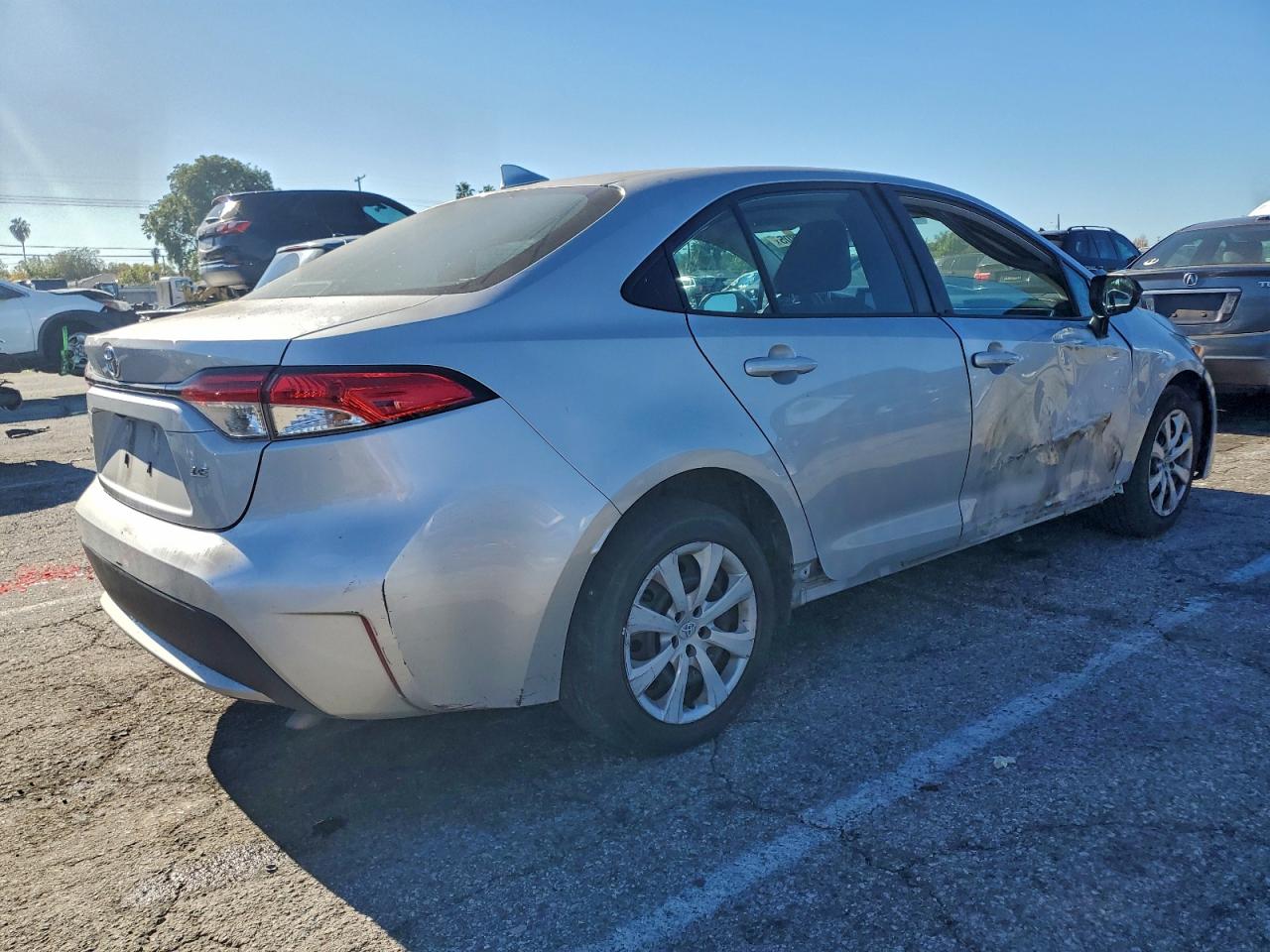 2021 TOYOTA COROLLA LE photo 3