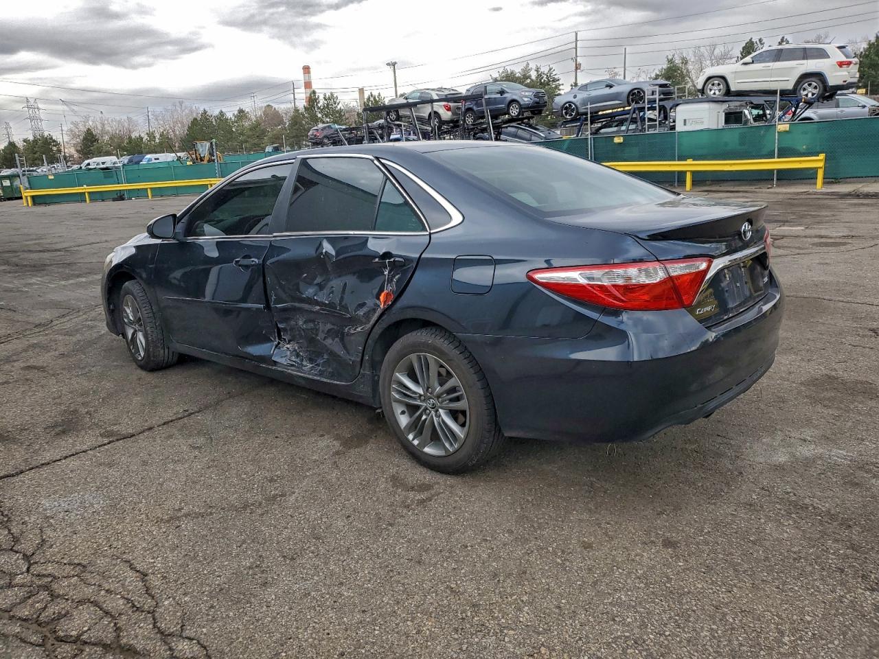2017 TOYOTA CAMRY LE photo 2