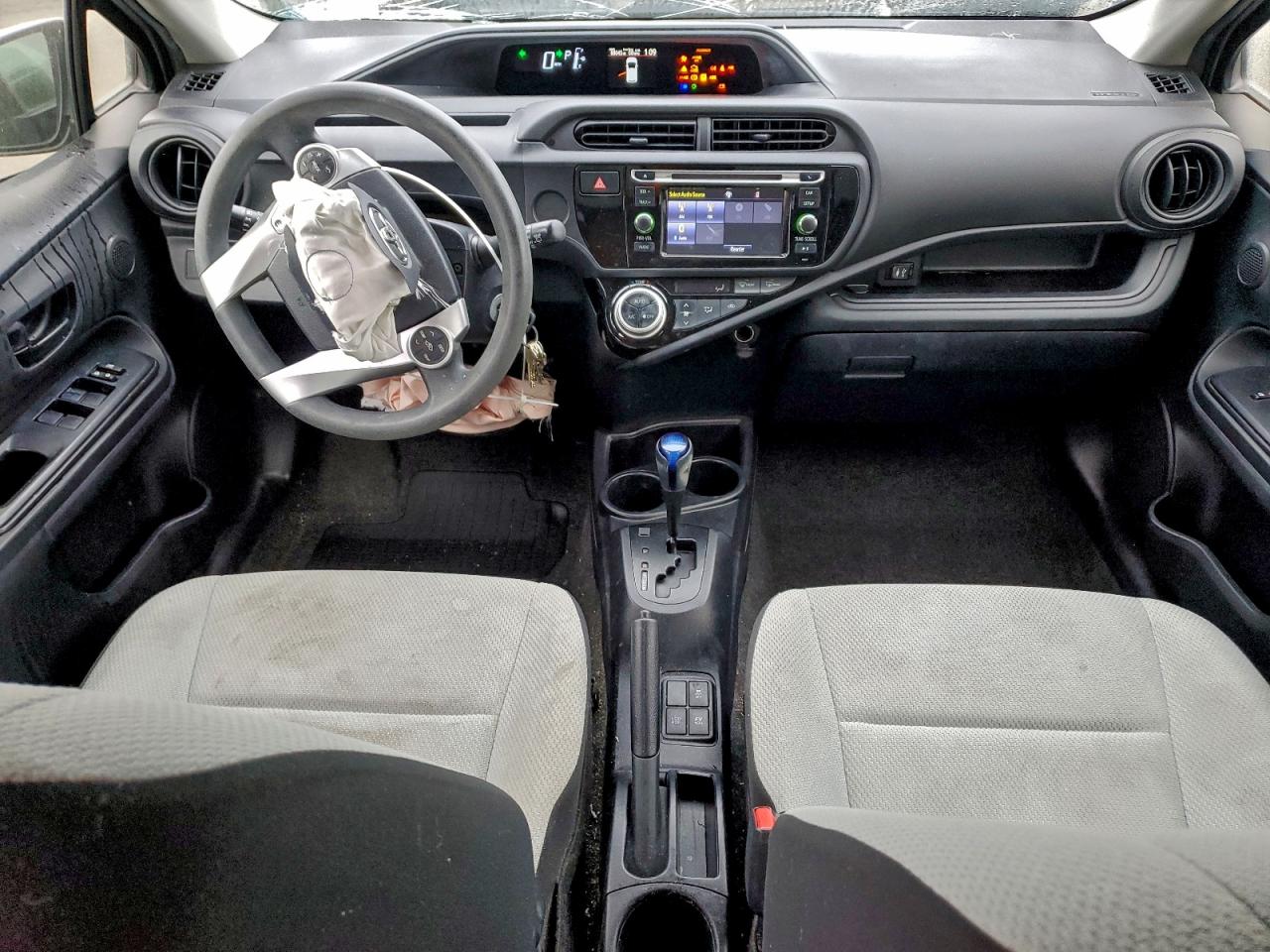 2016 TOYOTA PRIUS C photo 8