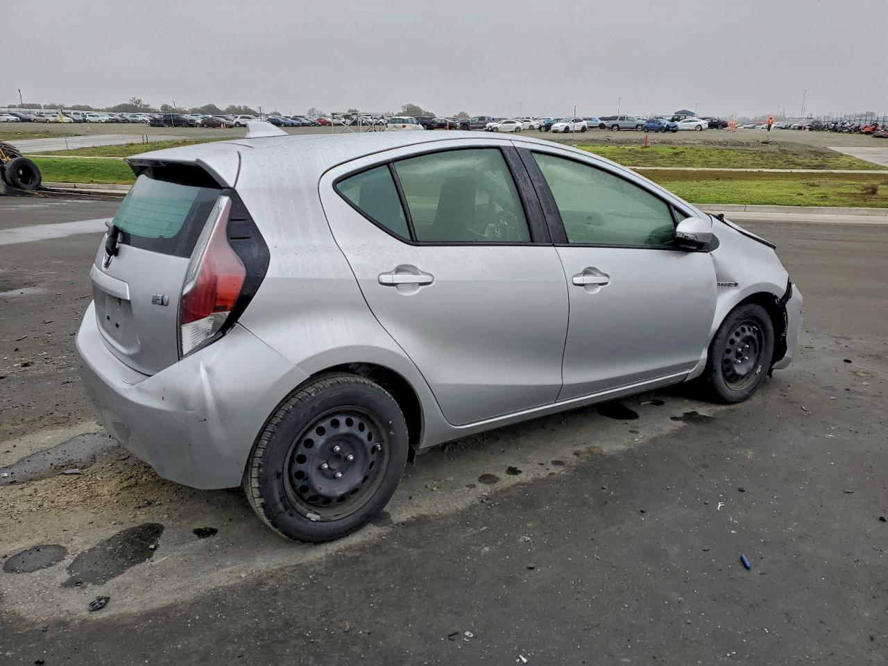 2016 TOYOTA PRIUS C photo 3