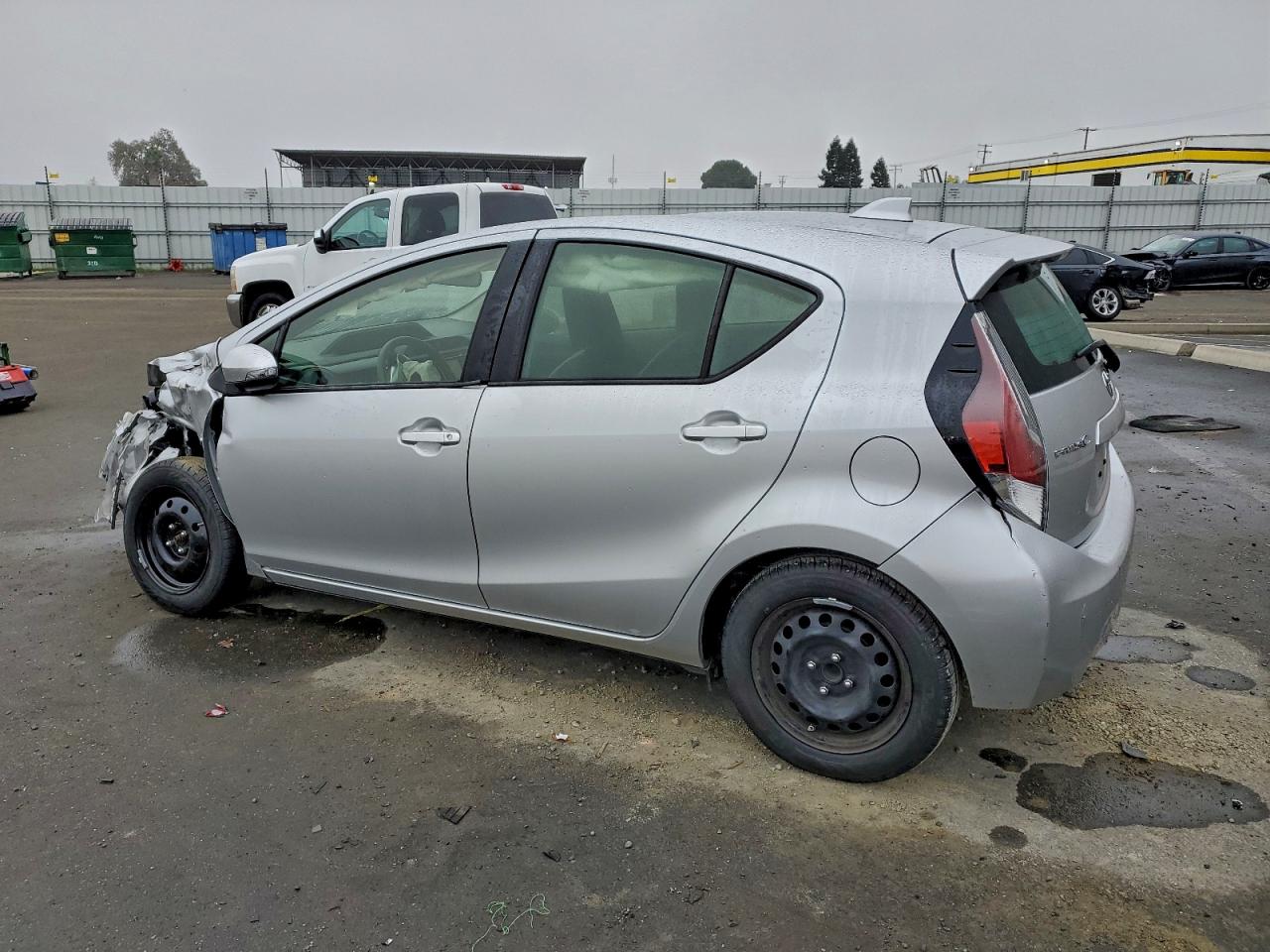 2016 TOYOTA PRIUS C photo 2