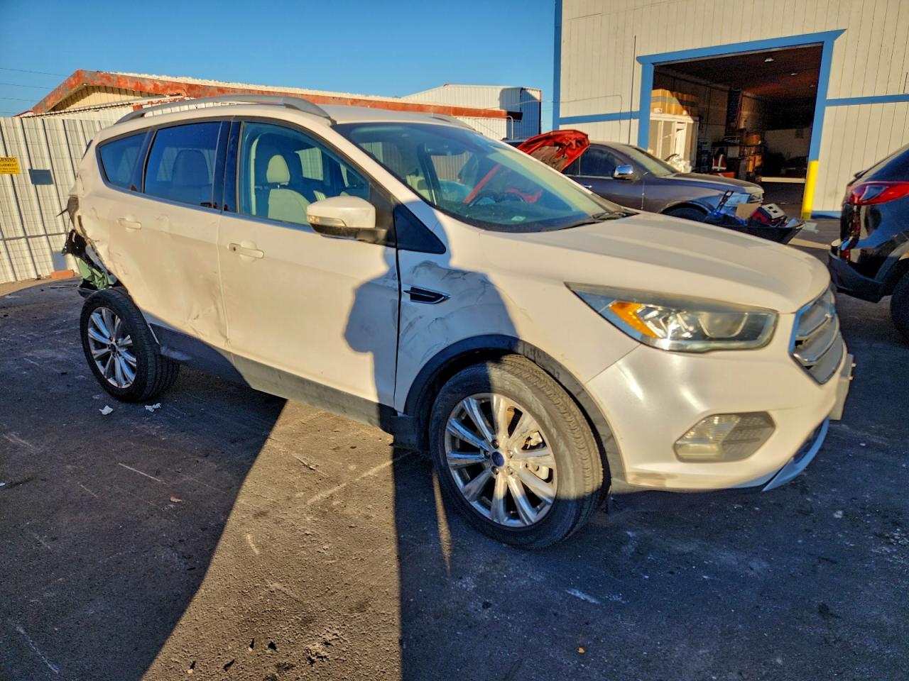 2017 FORD ESCAPE TITANIUM photo 4