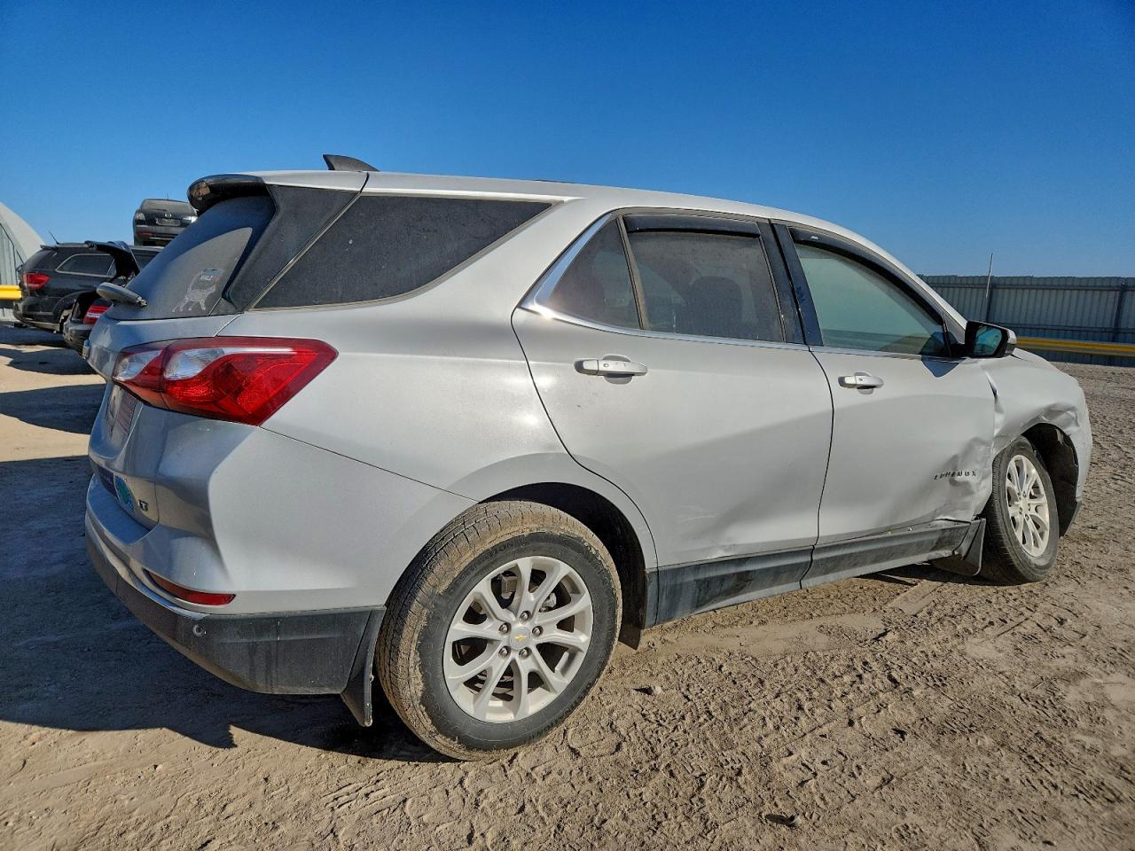 2019 CHEVROLET EQUINOX photo 3