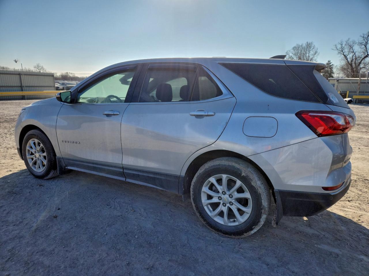 2019 CHEVROLET EQUINOX photo 2