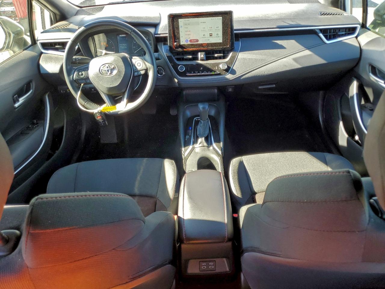 2025 TOYOTA COROLLA LE photo 8