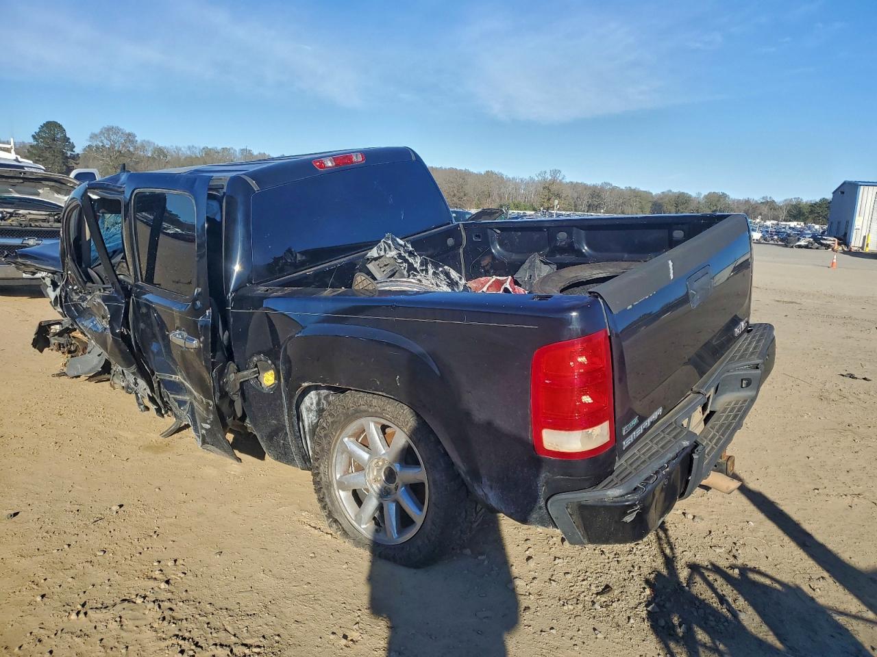 2011 GMC SIERRA K1500 DENALI photo 3