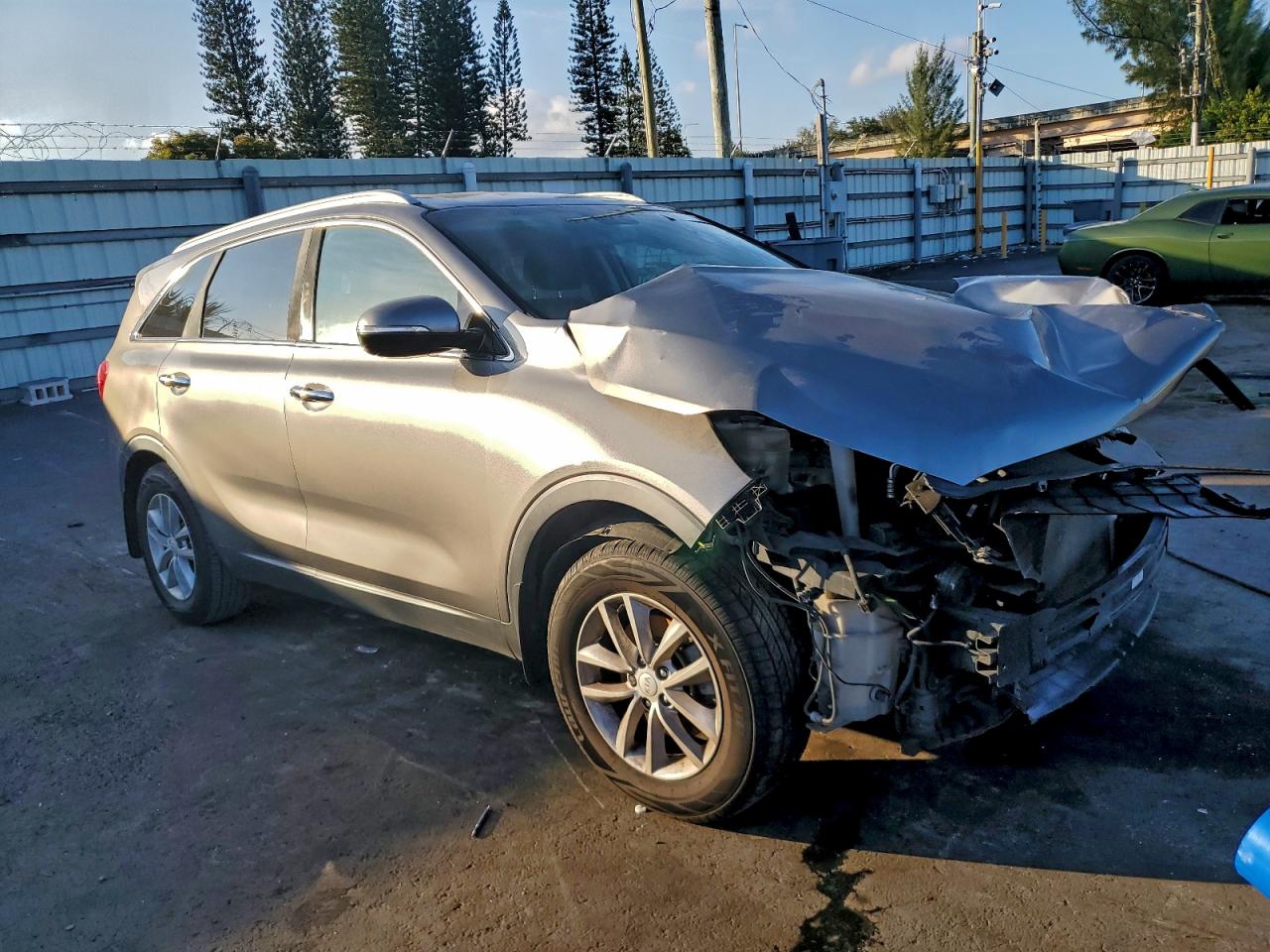 2017 KIA SORENTO LX photo 7