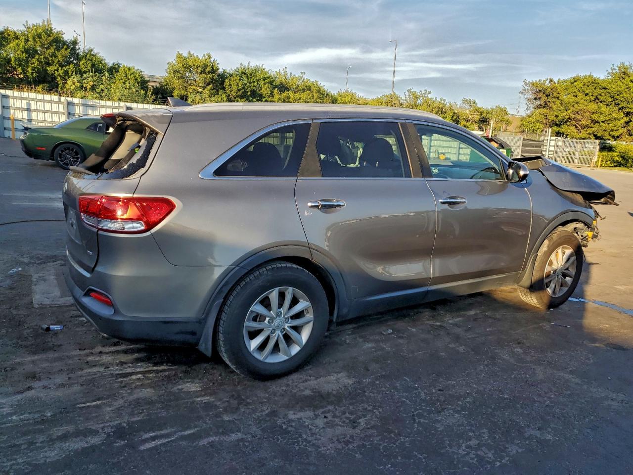 2017 KIA SORENTO LX photo 5