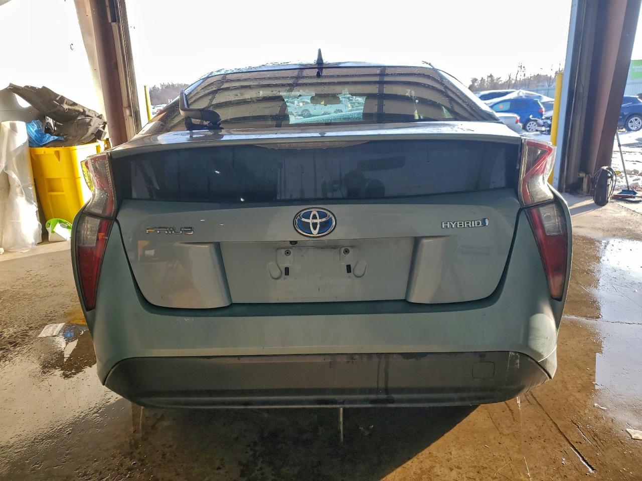 2016 TOYOTA PRIUS THREE photo 11