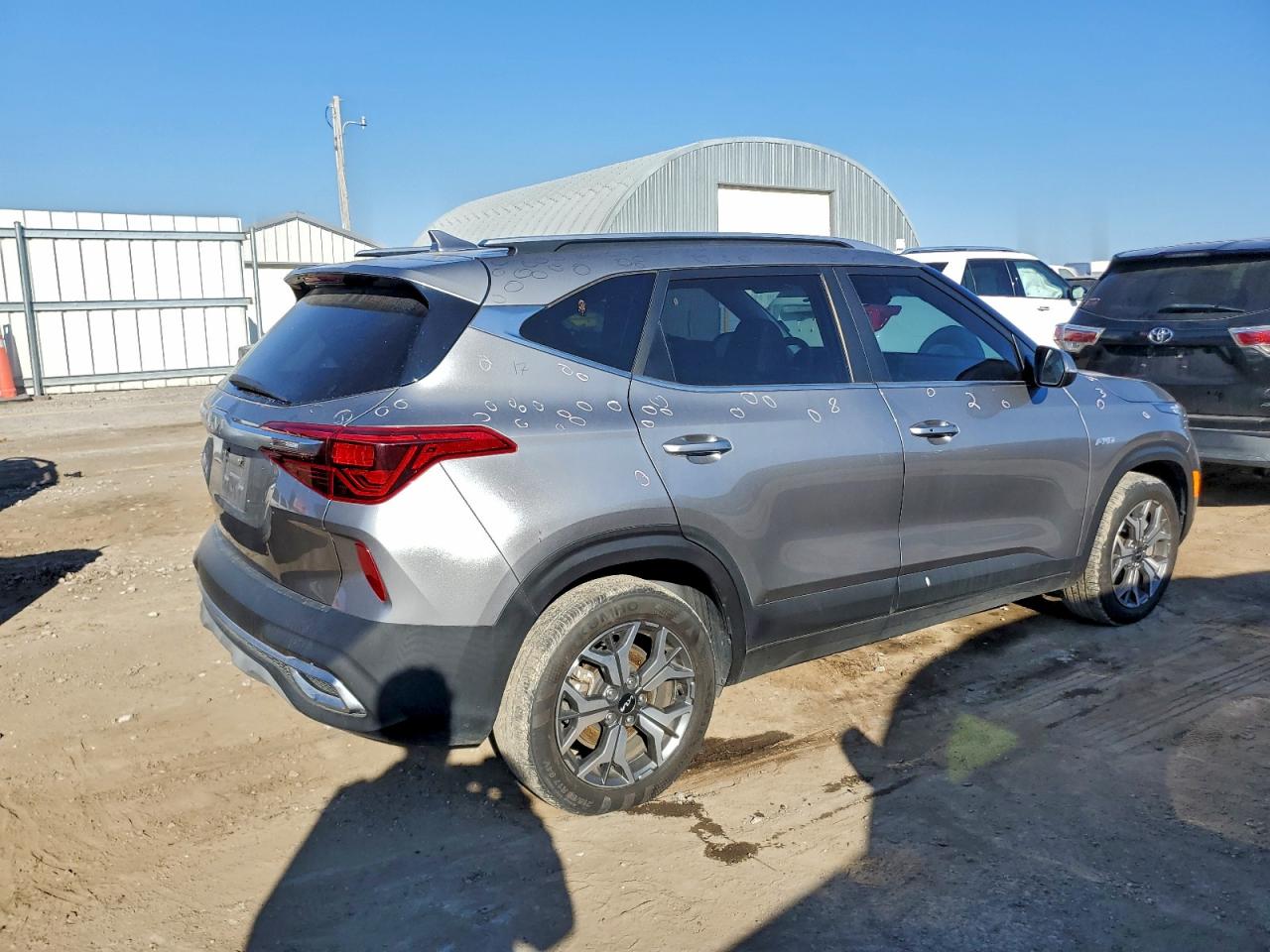 2023 KIA SELTOS EX photo 3