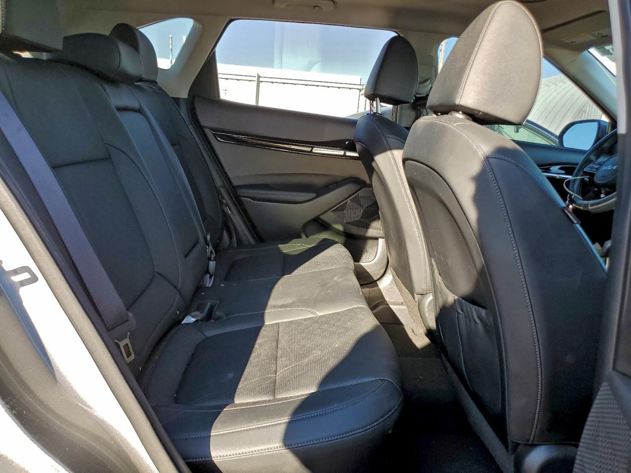 2023 KIA SELTOS EX photo 11