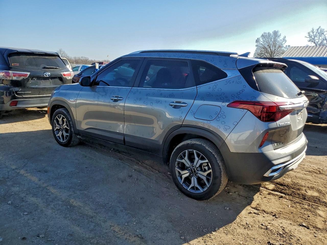 2023 KIA SELTOS EX photo 2