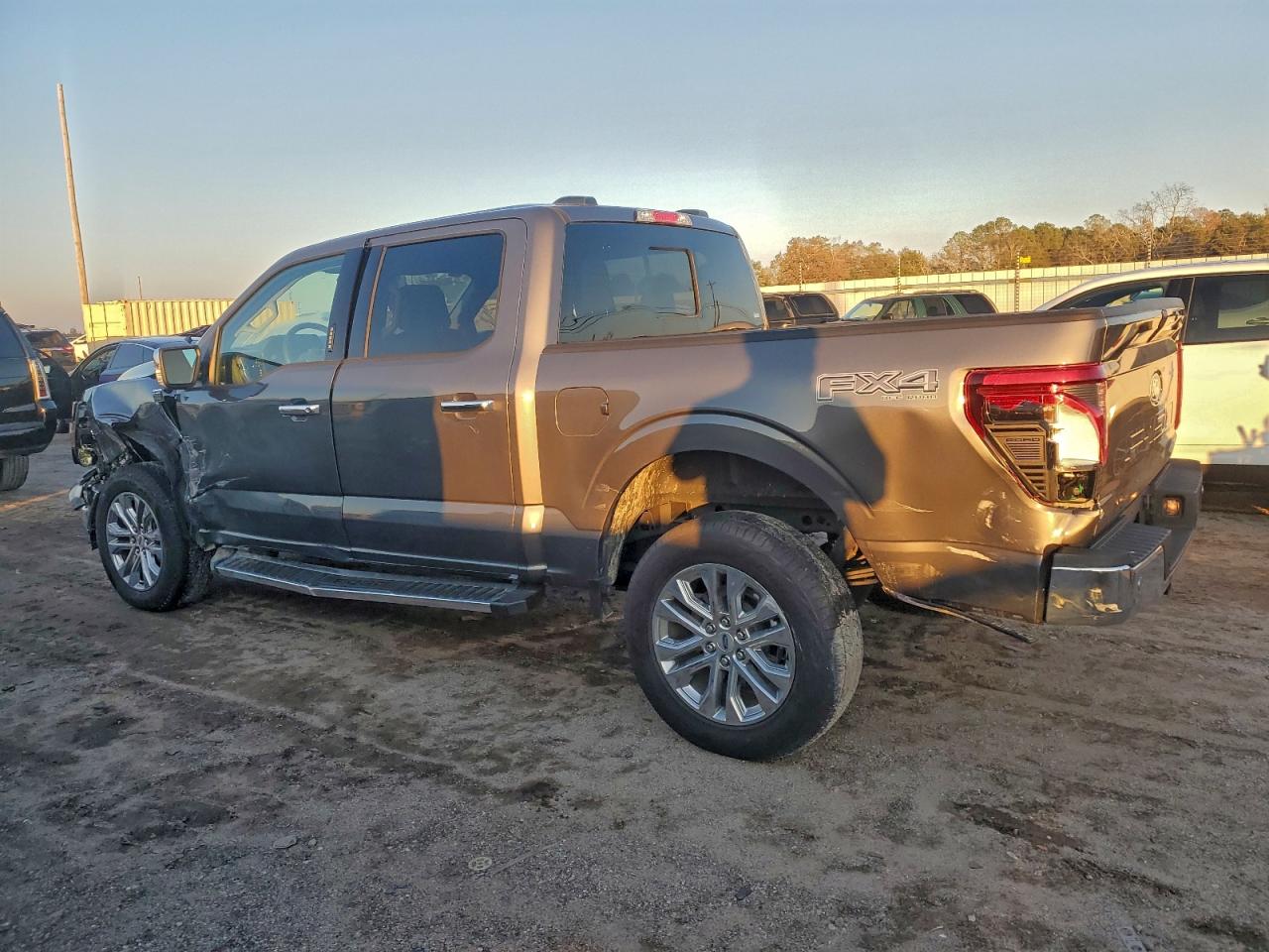 2024 FORD F150 XLT photo 2