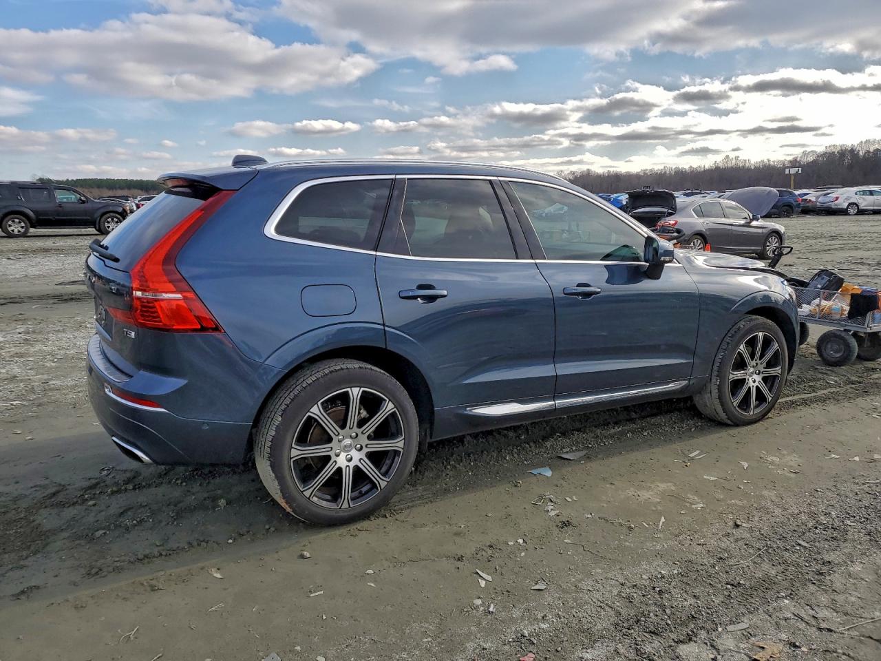 2021 VOLVO XC60 T5 INSCRIPTION photo 3