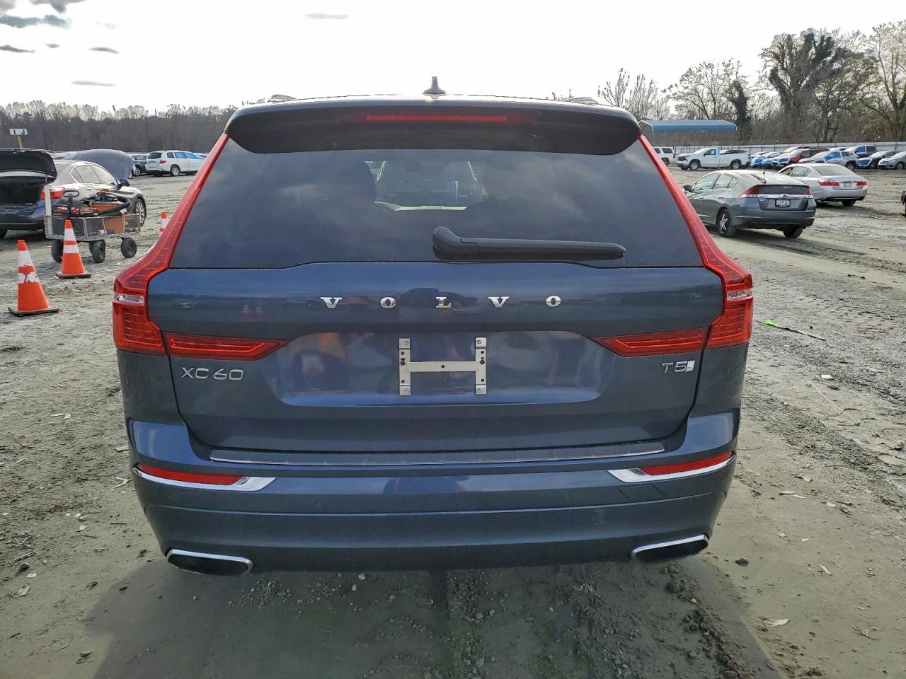 2021 VOLVO XC60 T5 INSCRIPTION photo 6
