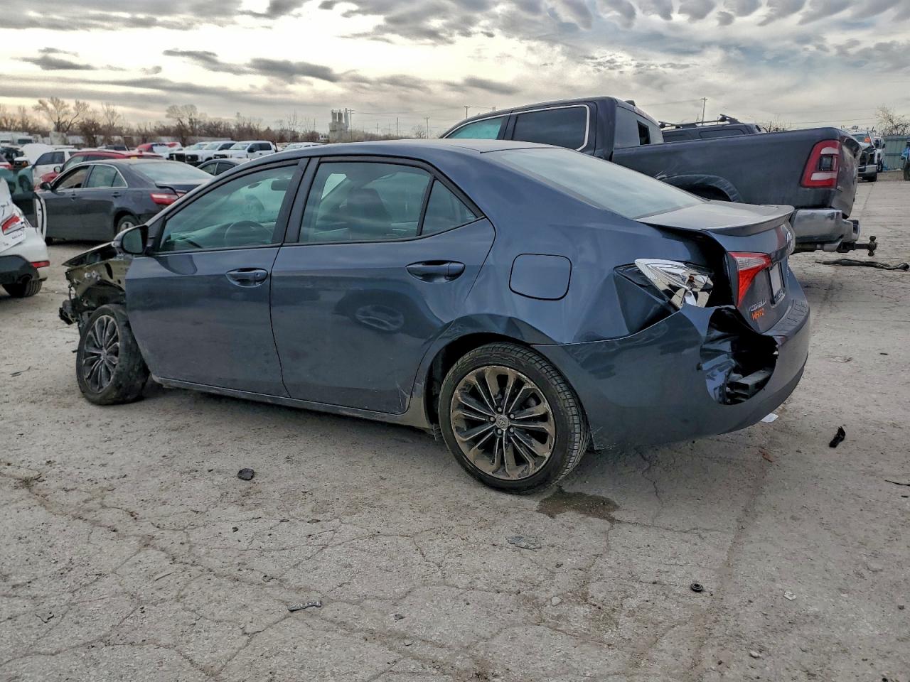 2014 TOYOTA COROLLA L photo 2