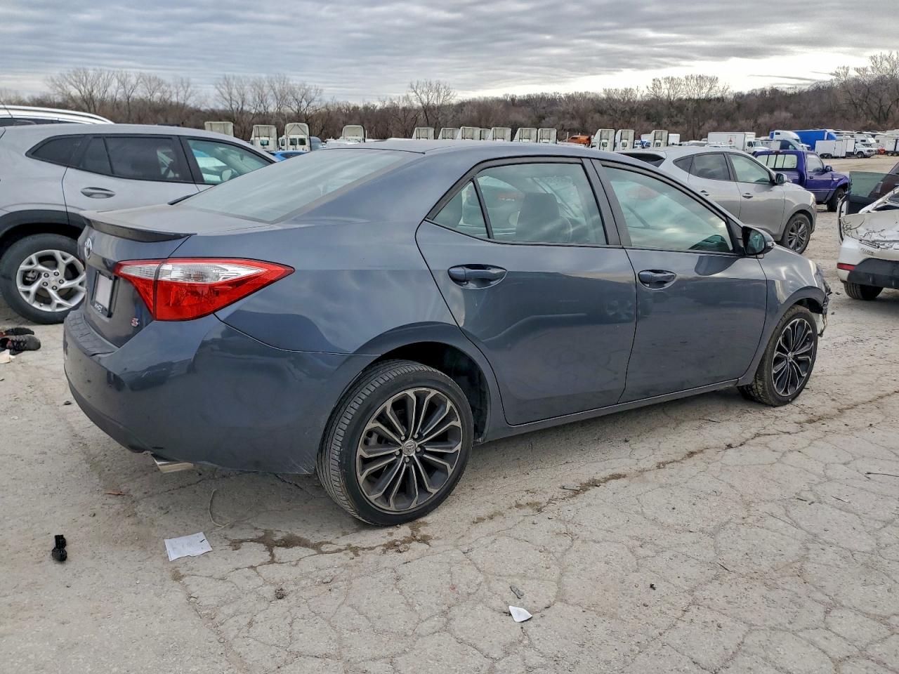 2014 TOYOTA COROLLA L photo 3