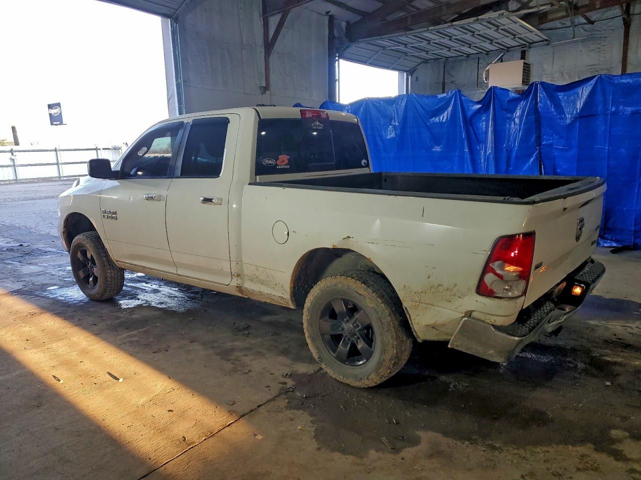 2015 RAM 1500 SLT photo 2