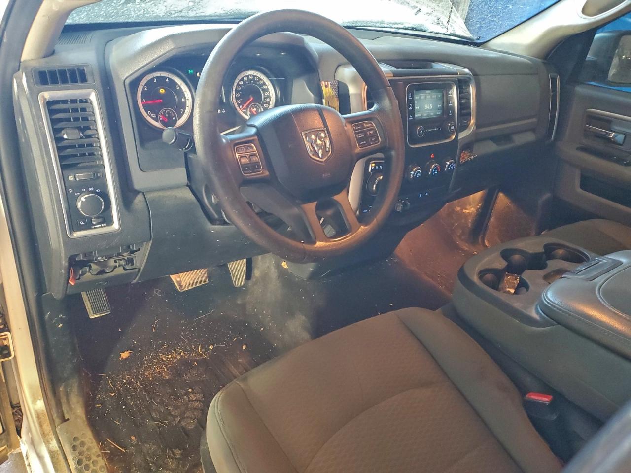 2015 RAM 1500 SLT photo 8
