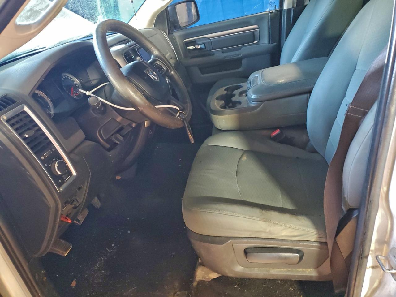 2015 RAM 1500 SLT photo 7