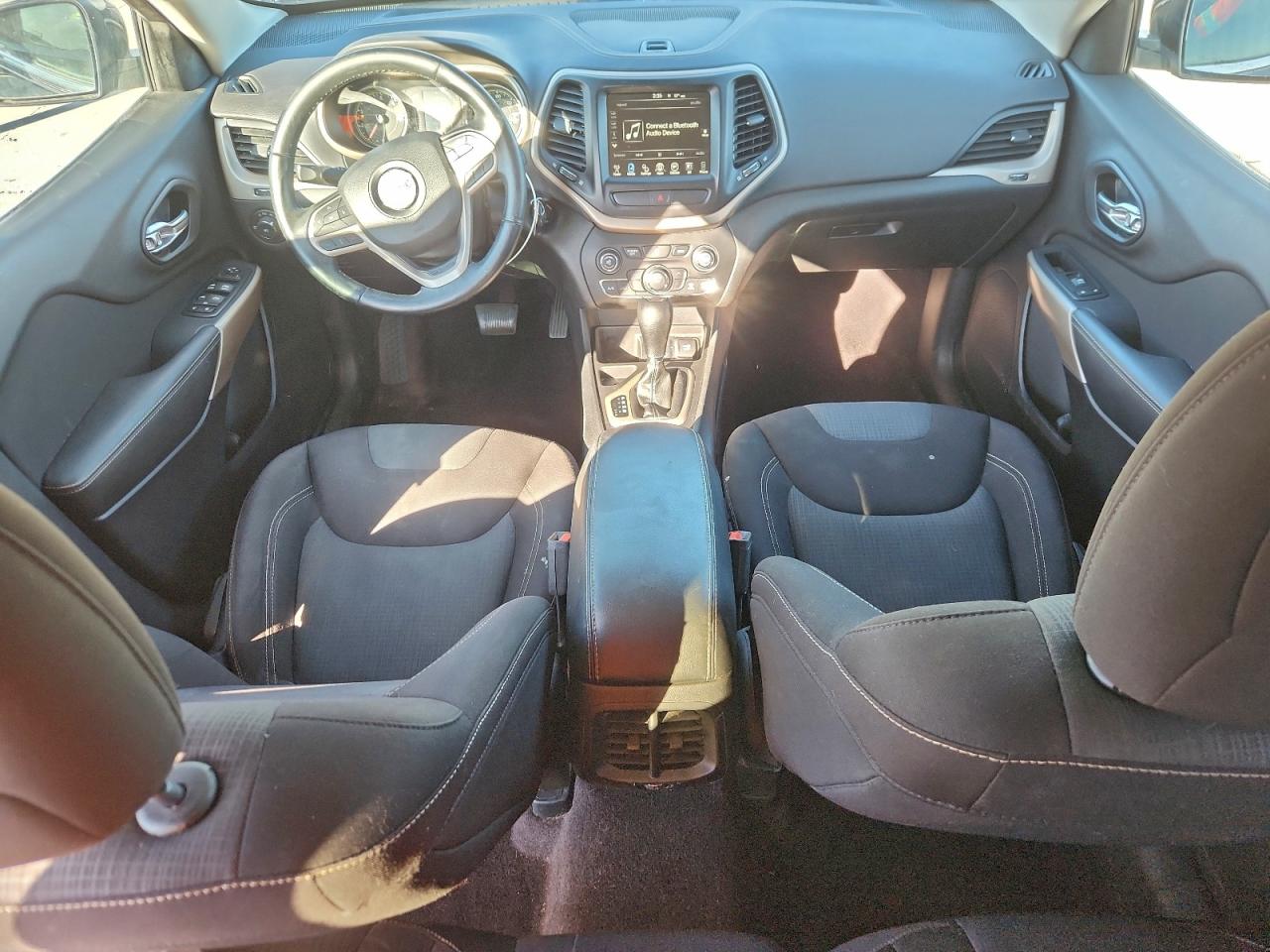 2017 JEEP CHEROKEE LATITUDE photo 8