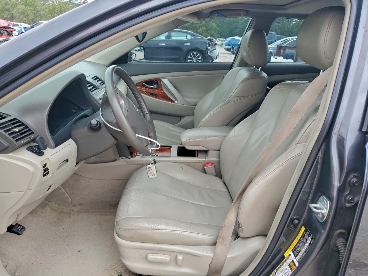 2010 TOYOTA CAMRY XLE V6 photo 7