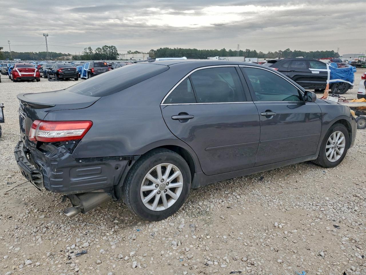 2010 TOYOTA CAMRY XLE V6 photo 3