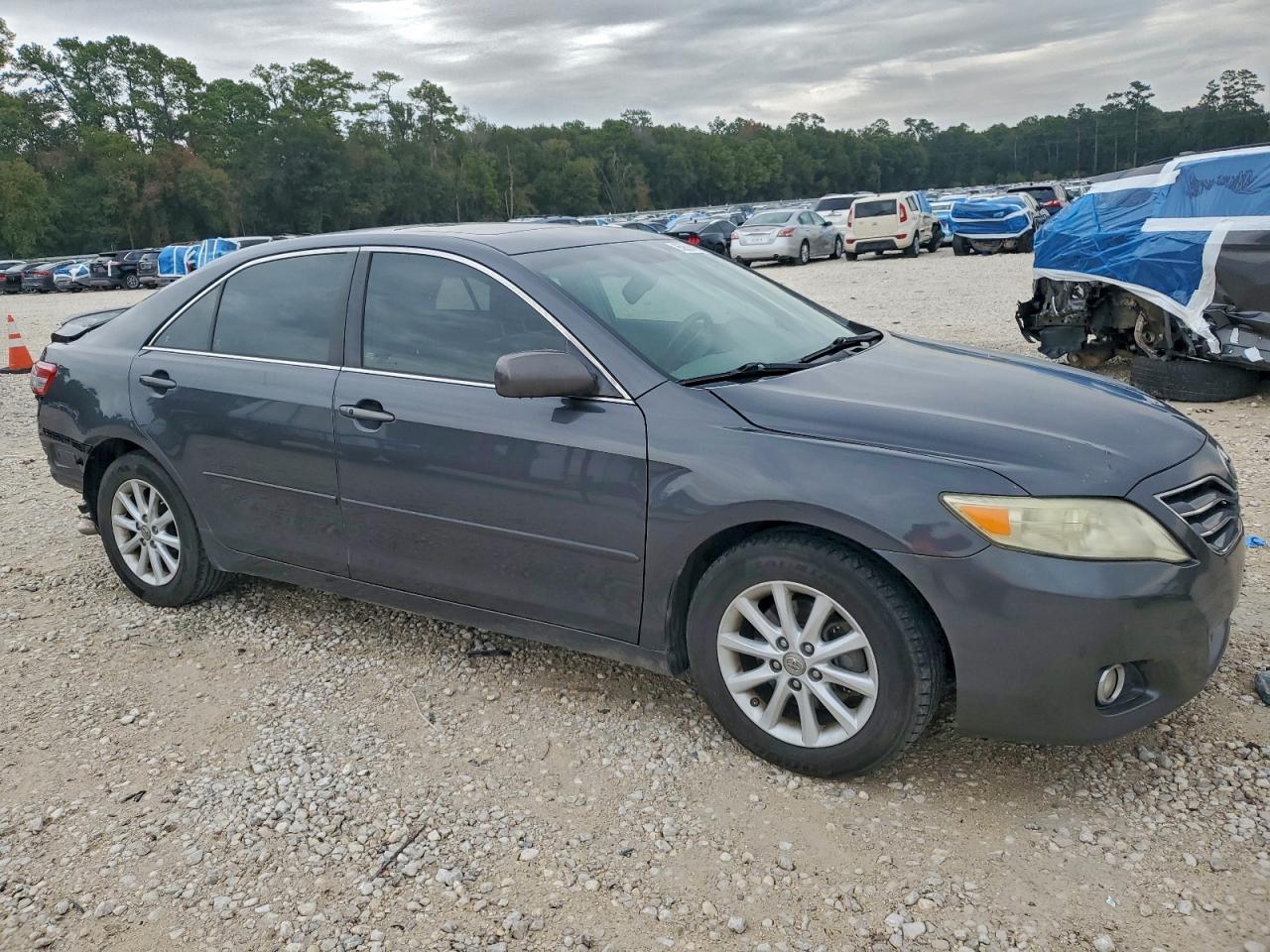2010 TOYOTA CAMRY XLE V6 photo 4