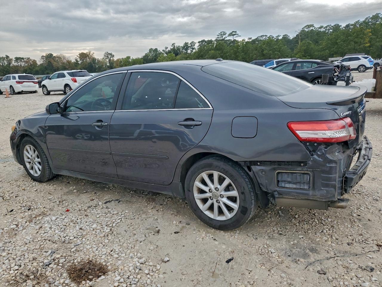 2010 TOYOTA CAMRY XLE V6 photo 2