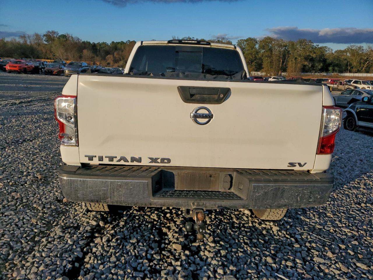 2017 NISSAN TITAN XD photo 6