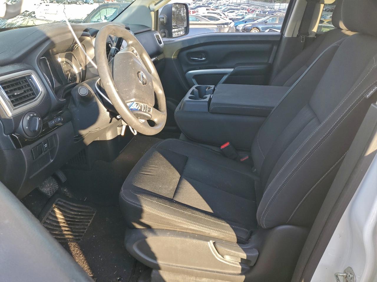 2017 NISSAN TITAN XD photo 7