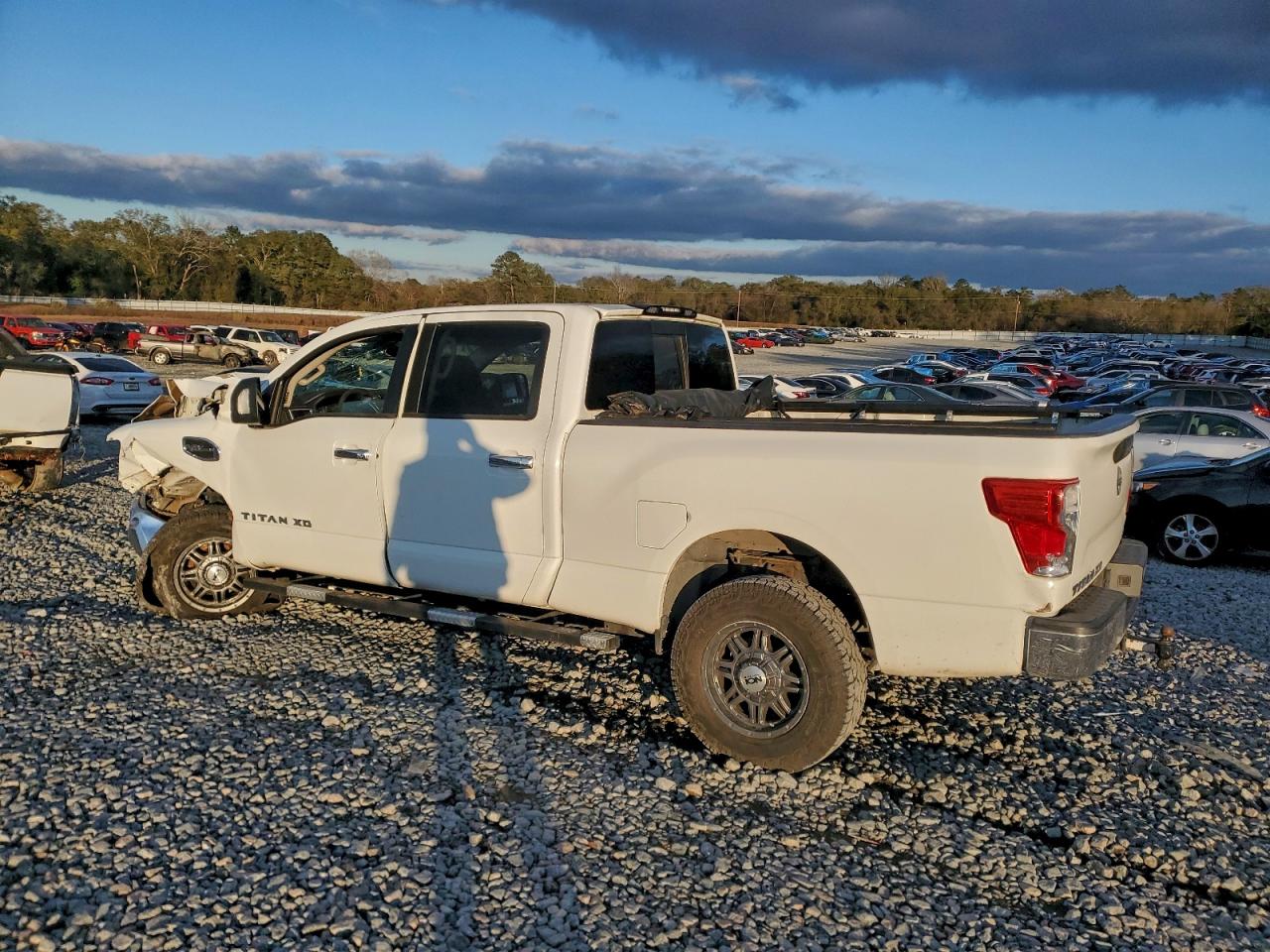 2017 NISSAN TITAN XD photo 2