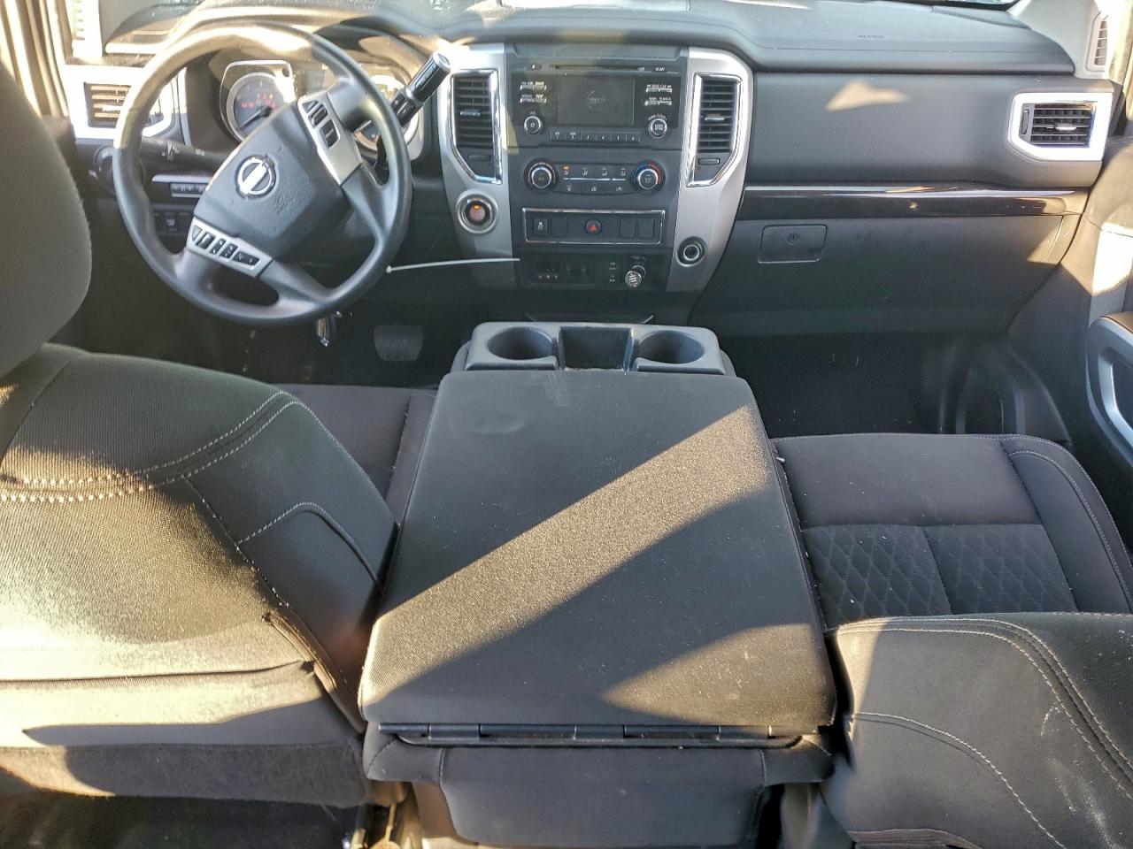 2017 NISSAN TITAN XD photo 8