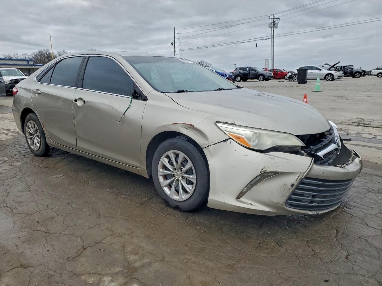 2016 TOYOTA CAMRY LE photo 4