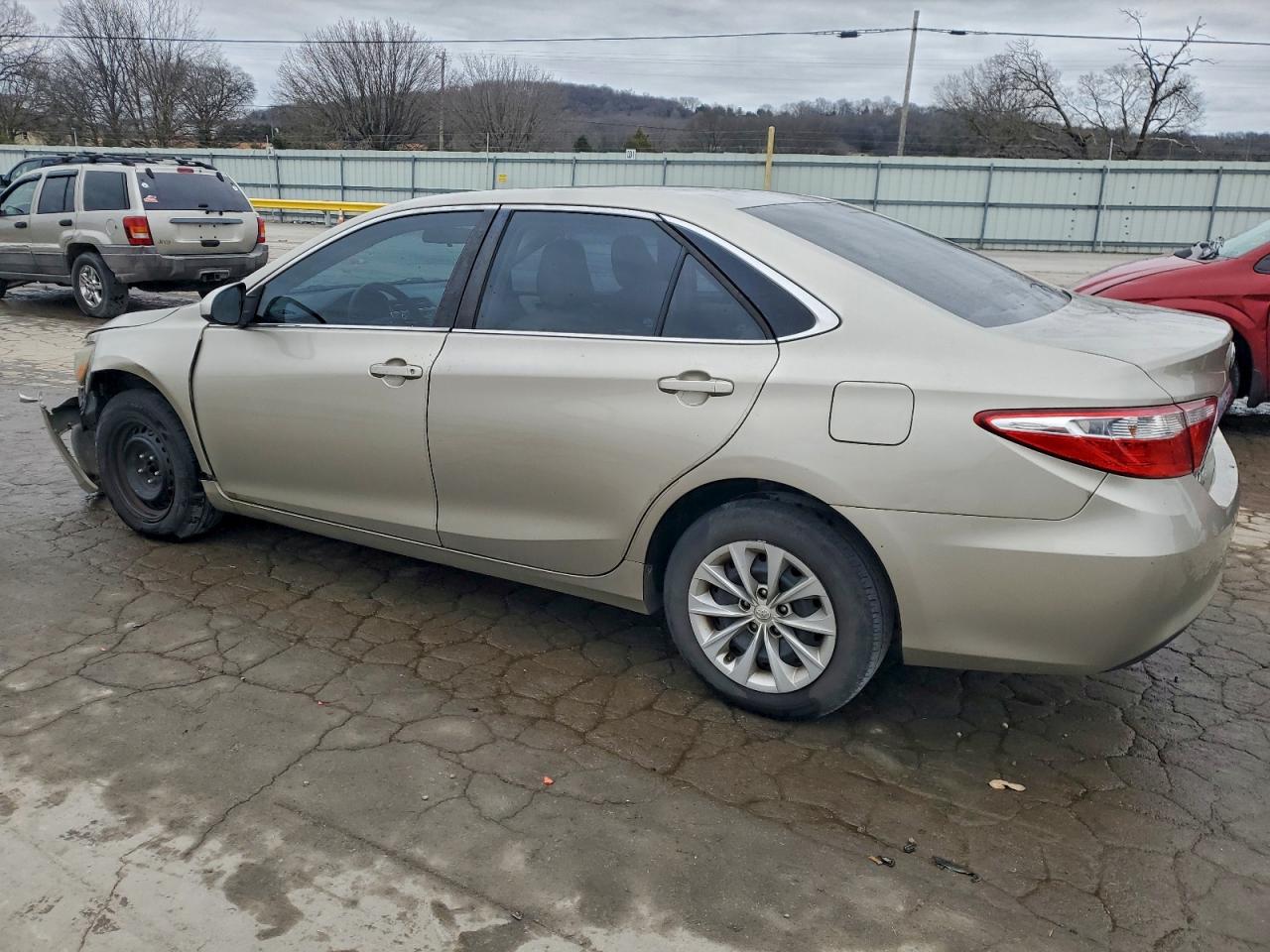2016 TOYOTA CAMRY LE photo 2