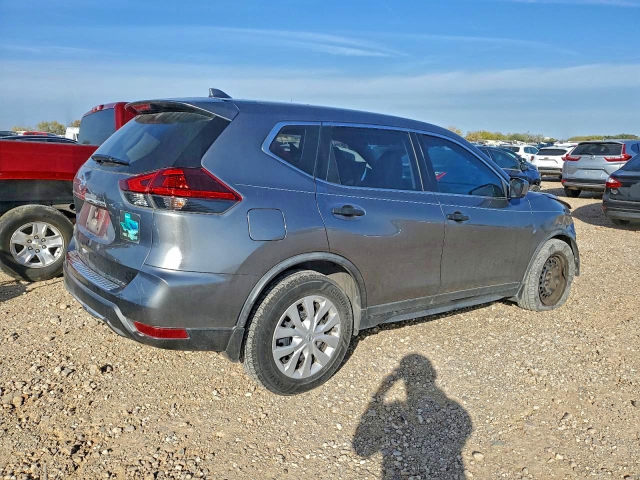 2018 NISSAN ROGUE S photo 5