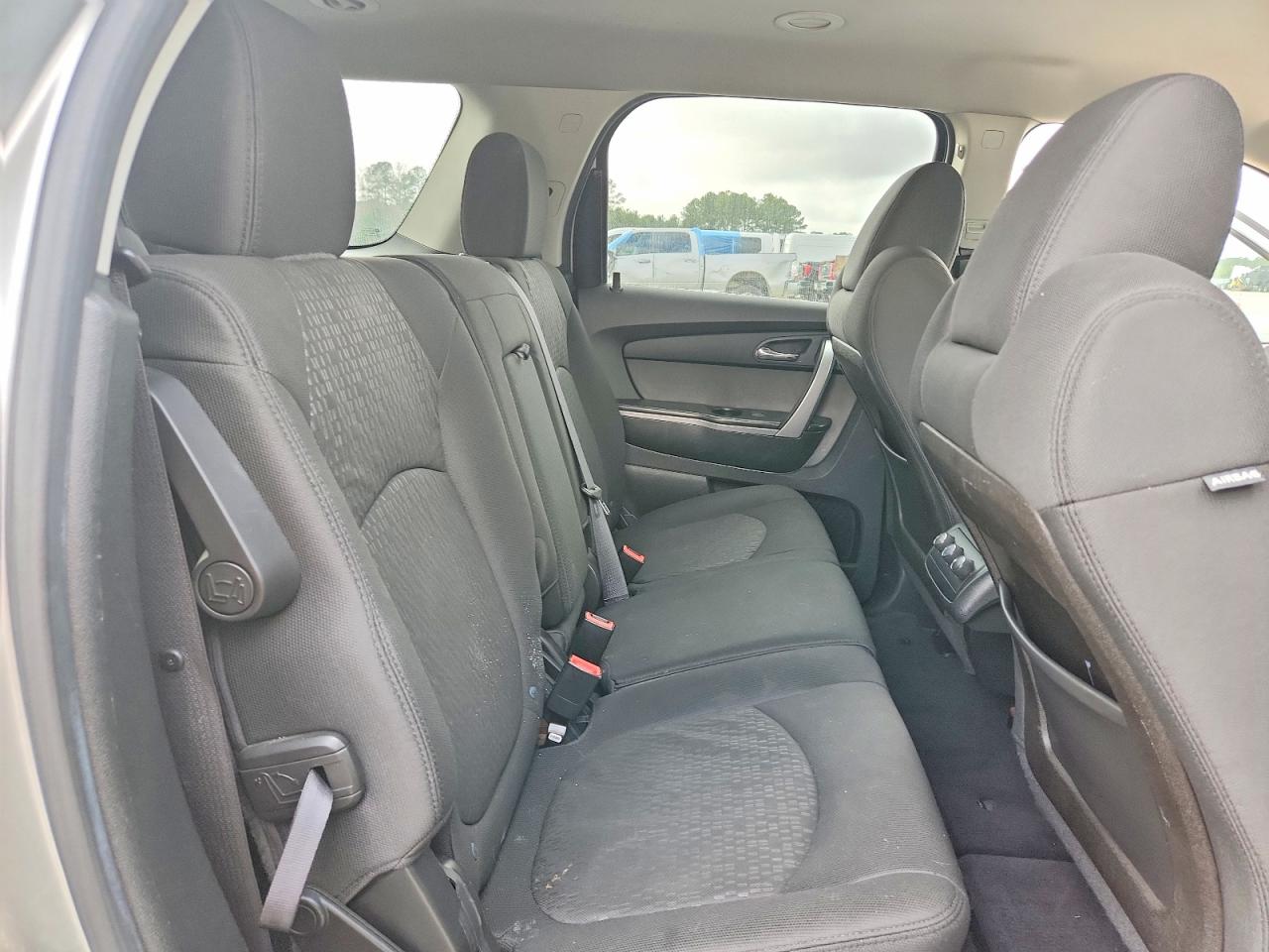 2011 GMC ACADIA SLE photo 31