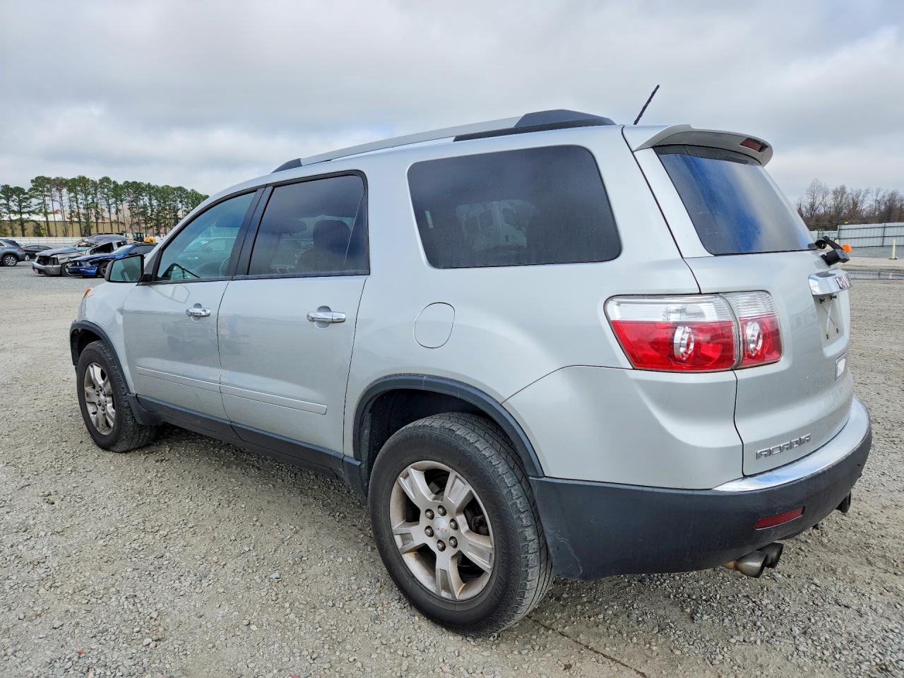 2011 GMC ACADIA SLE photo 4