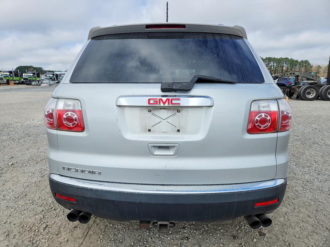 2011 GMC ACADIA SLE photo 16