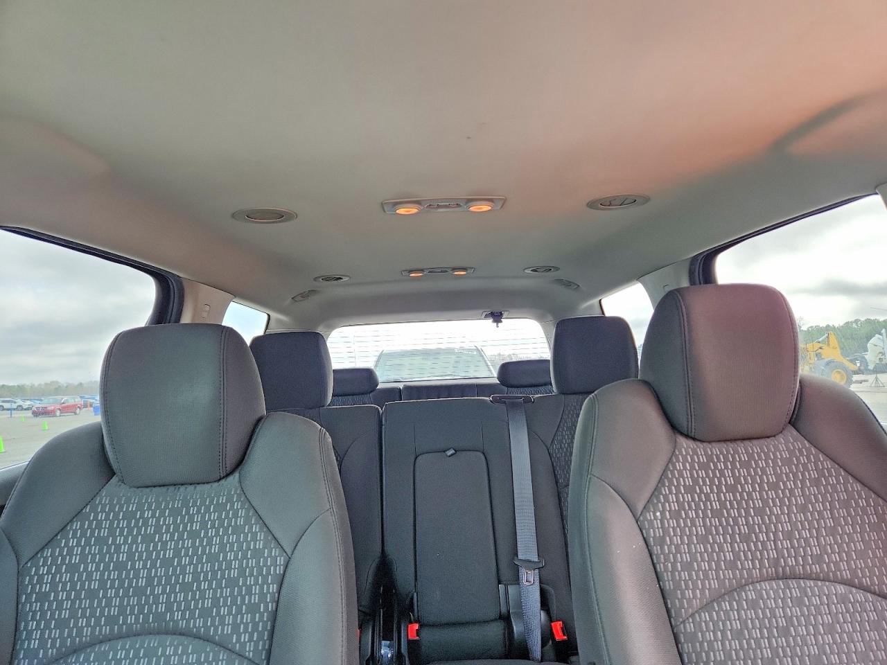 2011 GMC ACADIA SLE photo 28