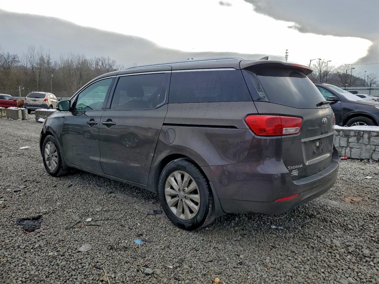 2016 KIA SEDONA EX photo 2
