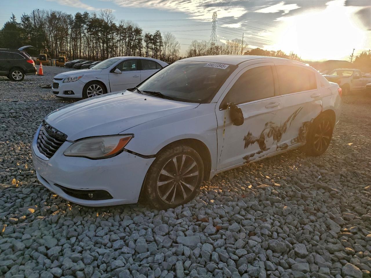 2013 CHRYSLER 200