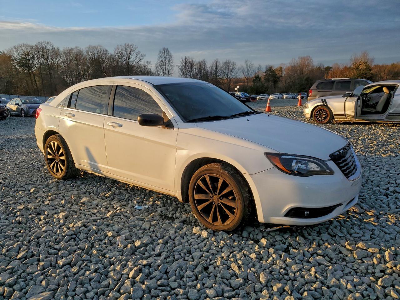 2013 CHRYSLER 200 TOURING photo 4