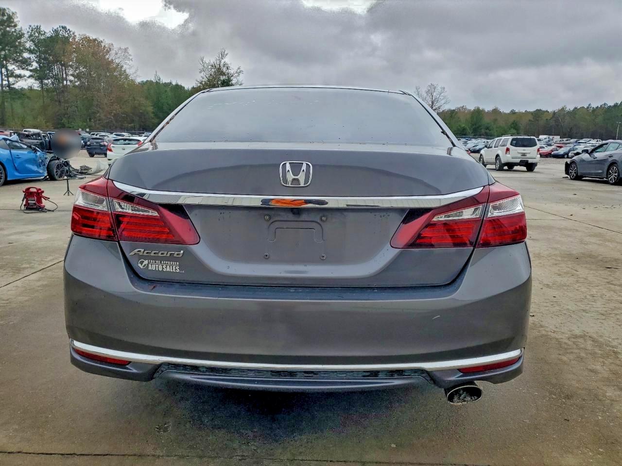 2016 HONDA ACCORD LX photo 11